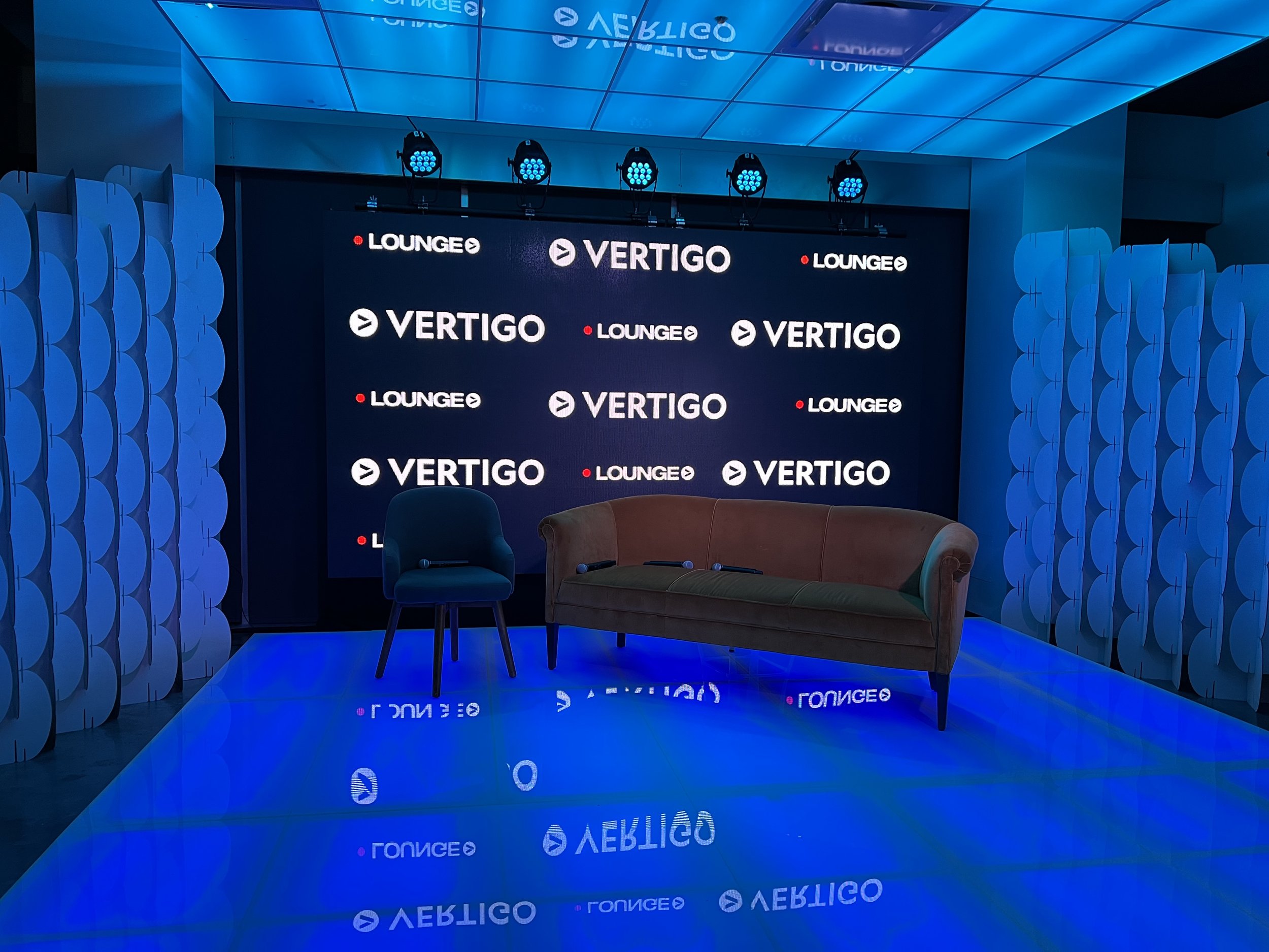 AMPLIFY THE MOMENT - The live broadcast is watched by fans in the Artist Lounge on the Vertigo app. When the music plays, everyone hears it in-sync - whether they’re on Spotify Premium or Apple Music.